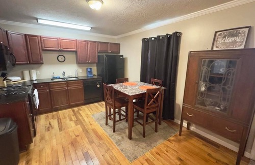 Guntersville House | Charming 2-bedroom townhome in delightful Guntersville with AC, WiFi