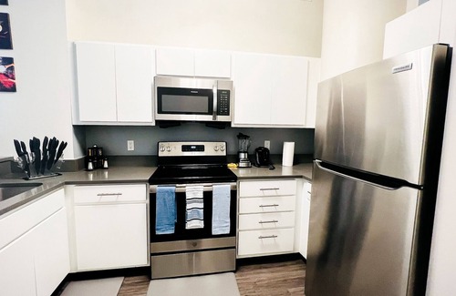 Wholesale District Apartment | Charming 2-bedroom apartment with a Free Parking Space in Downtown Indianapolis