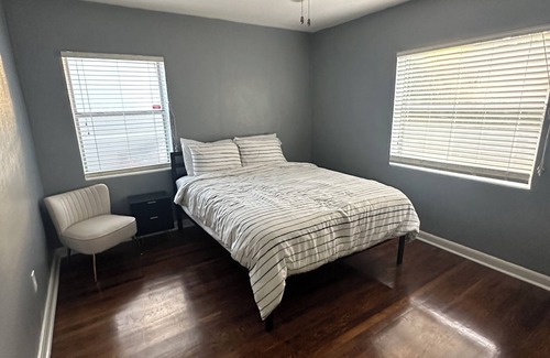 Murray Hill Apartment | Charming 2-bedroom apartment with AC, WiFi in terrific Jacksonville