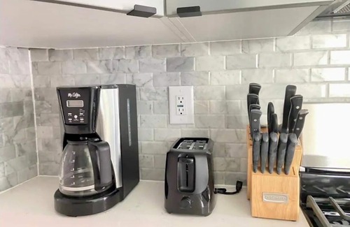 The Heights Apartment | Charming 2-bedroom apartment with WiFi, AC in lovely Jersey City