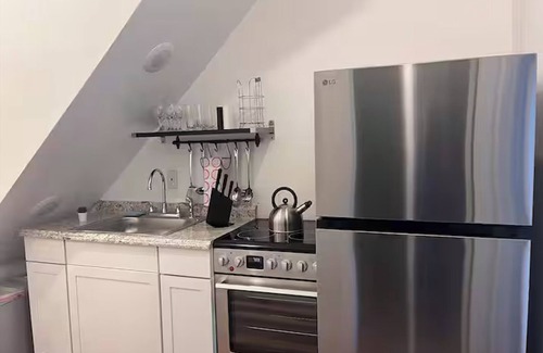 Bergen Apartment | Charming 2-bedroom apartment in Jersey City-Manhattan is just 15 minutes away