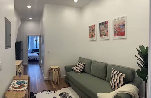 Bergen Apartment | Charming 2-bedroom apartment in Jersey City-Manhattan is just 15 minutes away