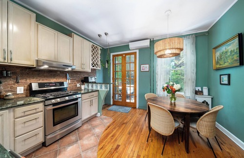 West Side Apartment | Charming 2-bedroom apartment with Outdoor Space, WiFi, AC in vibrant Jersey City