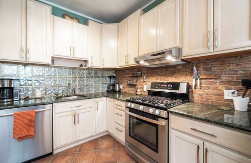 West Side Apartment | Charming 2-bedroom apartment with Outdoor Space, WiFi, AC in vibrant Jersey City