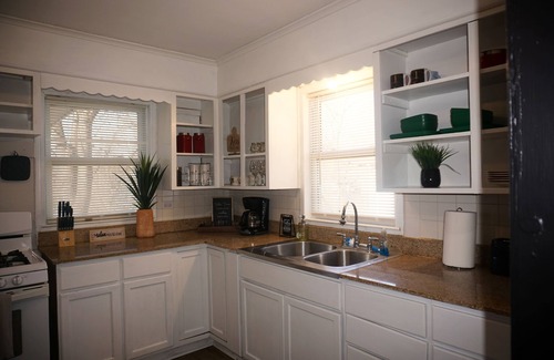 South Kansas City House | Charming 2-bedroom house in Kansas City with AC, WiFi, Fenced in Yard