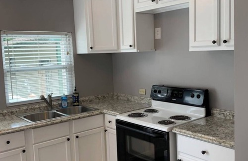 Lake Geneva Cottage | Charming 2-bedroom cottage in lovely Lake Geneva with WiFi, AC