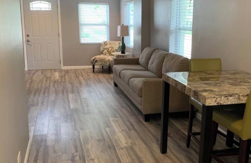 Lake Geneva Cottage | Charming 2-bedroom cottage in lovely Lake Geneva with WiFi, AC