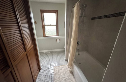 Libertyville Apartment | Charming 2 Bedroom Apartment in Libertyville