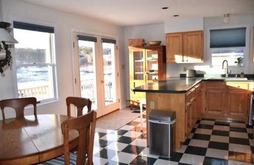 Lincolnville Apartment | Charming 2-bedroom apartment - just steps from Lincolnville Beach!