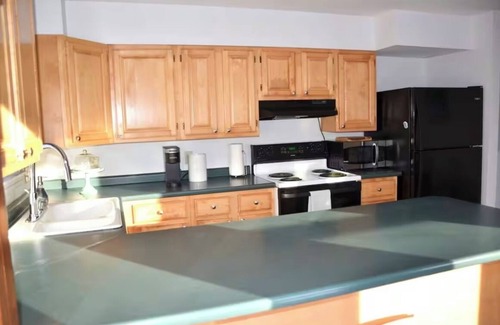 Lincolnville Apartment | Charming 2-bedroom apartment - just steps from Lincolnville Beach!