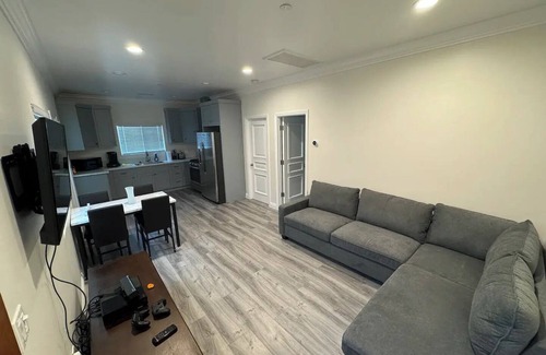 Mar Vista House | Charming 2-bedroom house with WiFi, AC, and laundry in vibrant Mar Vista