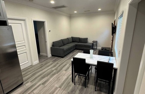 Mar Vista House | Charming 2-bedroom house with WiFi, AC, and laundry in vibrant Mar Vista