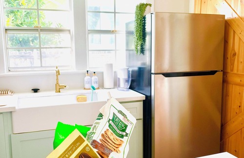 Larchmont House | Charming 2-bedroom Hollywood Cottage - Larchmont Village/Hollywood