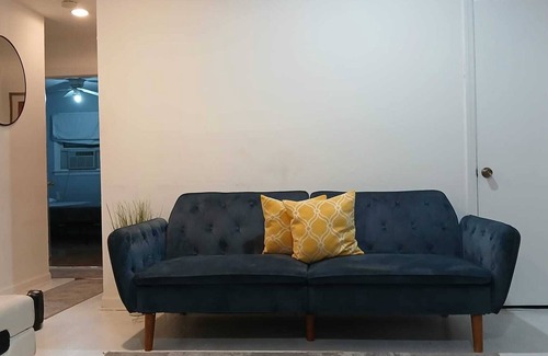 North Bergen Apartment | Charming 2-bedroom apartment i close to NYC, sleeps 7, w wify, parking , kitchen