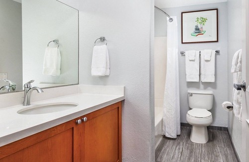 Uptown Design District Resort | Charming 2-bedroom resort with WiFi, fitness room in enchanting Palm Springs