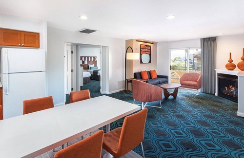 Uptown Design District Resort | Charming 2-bedroom resort with WiFi, fitness room in enchanting Palm Springs