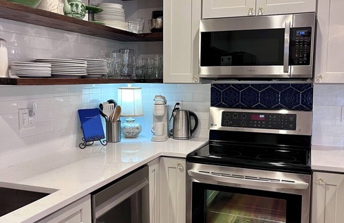 Tobin Hill Cottage | Charming 2-bedroom cottage downtown & walk to Trinity