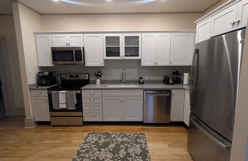 Stockbridge Apartment | Charming 2-bedroom apartment in downtown Stockbridge with AC, WiFi