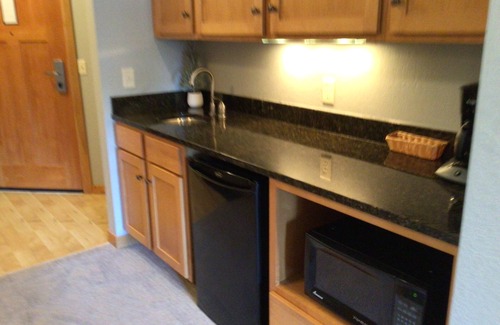 Three Lakes Condo | Charming 2-bedroom condo with AC, WiFi in superb Three Lakes