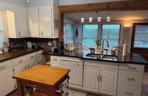 Warrenville Cottage | Charming 2-bedroom cottage 3 miles from Historic downtown Aiken!