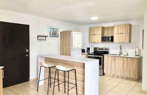 Isla Verde Villa | Charming 2-bedroom villa with AC, WiFi in enchanting Isla Verde, Carolina!