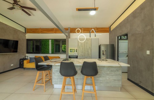 Manzanillo Villa | Charming 2-bedroom villa with AC, pool near Santa Teresa Beach