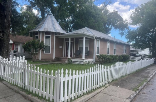 Tampa Heights Villa | Charming 2-bedroom villa with WiFi, AC in peaceful Tampa