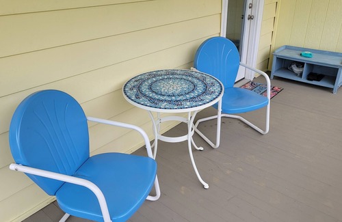 Butler Cottage | Charming 2 BR/2BA cottage in Butler-great covered porches, big fenced yard