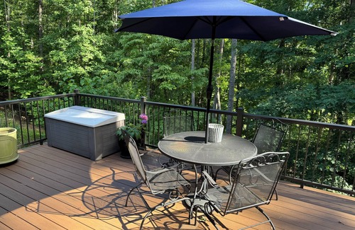 Salem House | Charming 2-BR/2BA home in Keowee Key, utilities and amenities included!