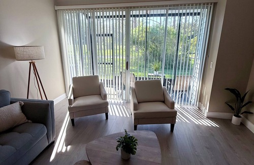 Greater Northdale Condo | Charming 2 BR condo with golf course views in North Tampa! Snowbirds welcome!