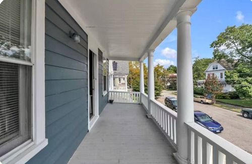 Portsmouth Apartment | Charming 2 BR vintage duplex upstairs apartment in Historic Portsmouth AC & WIFI