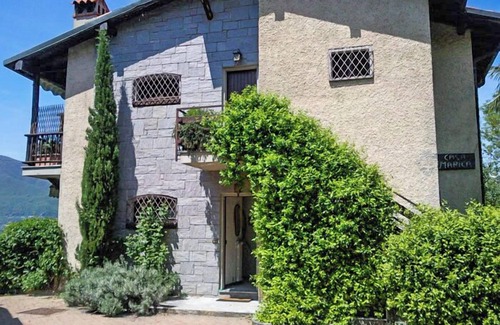 Porto Valtravaglia Apartment | Charming 2-room apartment with balcony & beautiful lake view