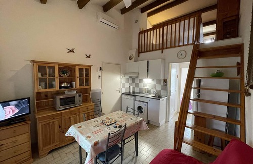 Saint-Cyprien Plage Villa | Charming 2-Room Villa with Mezzanine, Garage, AC, and Garden—Close to Beach, Pets Welcome