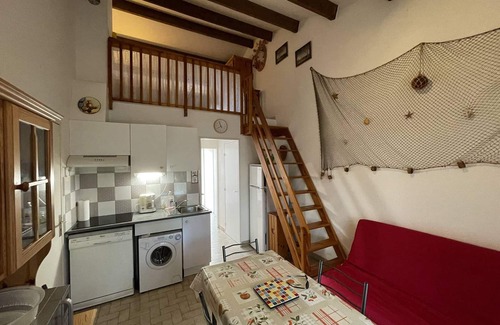 Saint-Cyprien Plage Villa | Charming 2-Room Villa with Mezzanine, Garage, AC, and Garden—Close to Beach, Pets Welcome