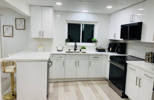 Central District House | Charming 2B&1.5Bathroom with 3 Queens beds in brilliant Seattle
