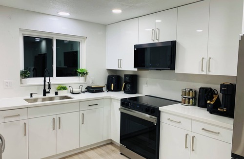 Central District House | Charming 2B&1.5Bathroom with 3 Queens beds in brilliant Seattle