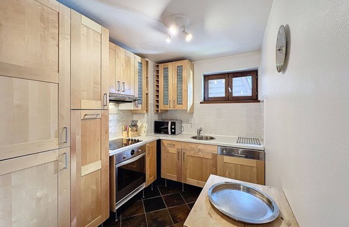 Chamonix City Centre Apartment | Charming 2BR Apartment in Chamonix Center with Mont-Blanc View, Parking, WiFi, Near Ski Lifts