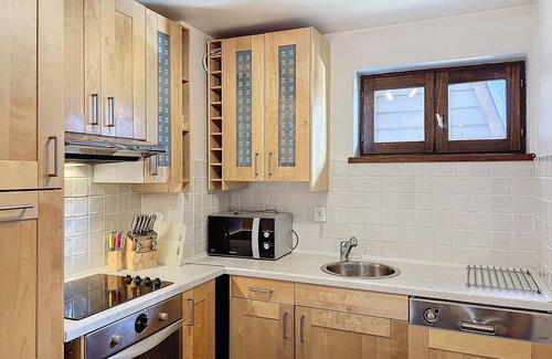 Chamonix City Centre Apartment | Charming 2BR Apartment in Chamonix Center with Mont-Blanc View, Parking, WiFi, Near Ski Lifts