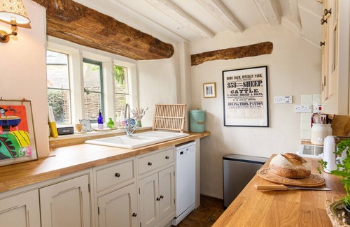Kingham House | Charming 2BD Cottage in the Heart of Kingham