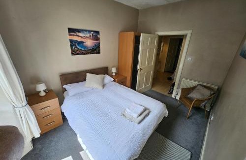 Tollcross Apartment | Charming 2BD Flat 10 Minutes to Edinburgh Castle