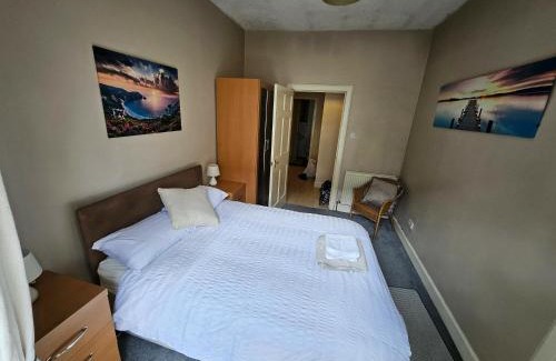 Tollcross Apartment | Charming 2BD Flat 10 Minutes to Edinburgh Castle