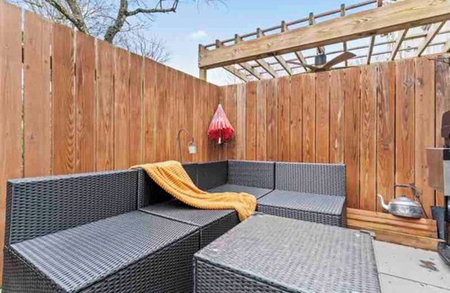 Lambertville House | Charming 2bd row home in Lambertville, a quick walk from city center