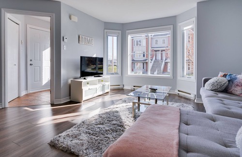 Longueuil Condo | Charming 2BDR APT Close to DT MTL with FREE PARKING - All Inclusive Monthly Stay