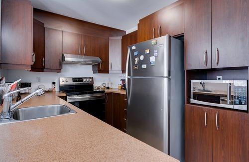 Longueuil Condo | Charming 2BDR APT Close to DT MTL with FREE PARKING - All Inclusive Monthly Stay