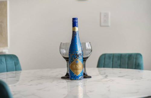 Pacifica Apartment | Charming 2Bedroom 1Bathroom with Breathtaking Mountain, Sunset and Ocean Views