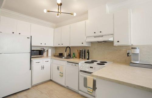 Pacifica Apartment | Charming 2Bedroom 1Bathroom with Breathtaking Mountain, Sunset and Ocean Views