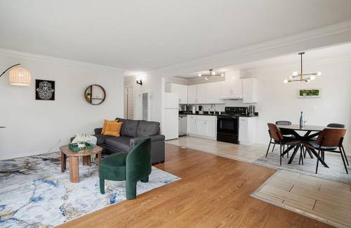 Pacifica Apartment | Charming 2Beds with Mountain & Ocean Views