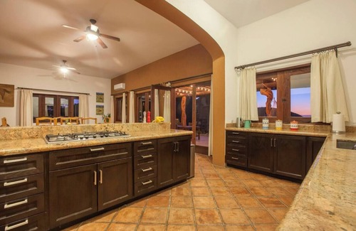 Pichilingue House | Charming 2BR/1Ba farm house close to Balandra