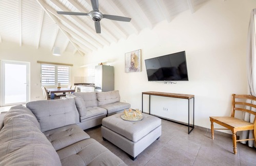 Sint Michiel Apartment | Charming 2BR Apt With Tropical Garden Pool