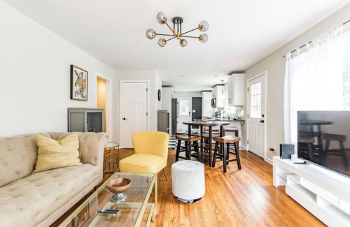 Raleigh House | Charming 2BR Cabin in Raleigh - starts at 3.5k/month